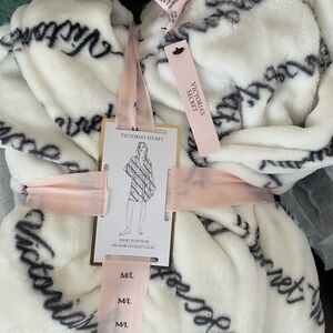 Victoria’s Secret Short Robe White